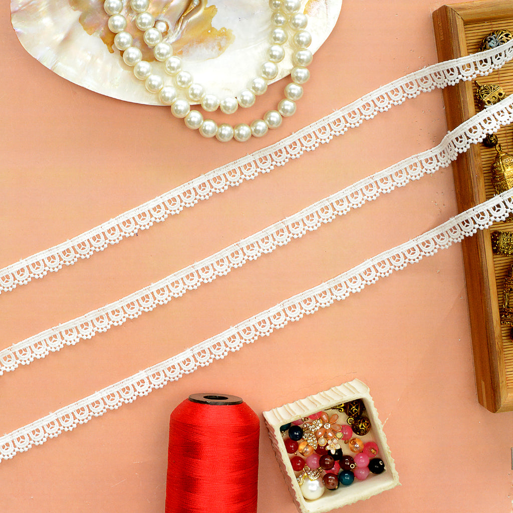 One Side Border Shuttle Lace