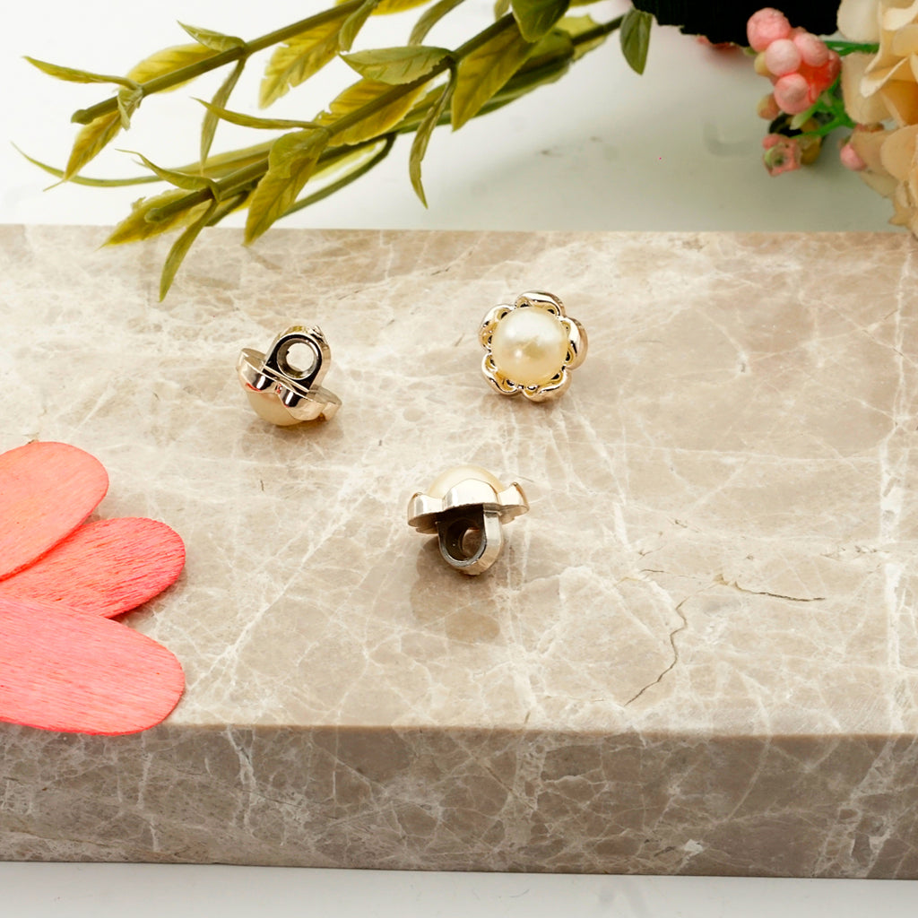 Flower Shape Center Pearl Shank Button