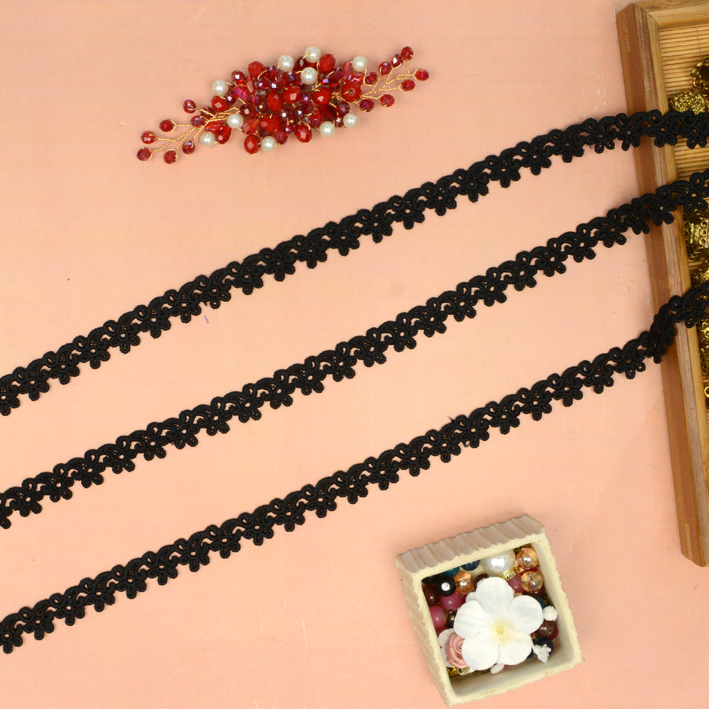 One Side Border Shuttle Lace