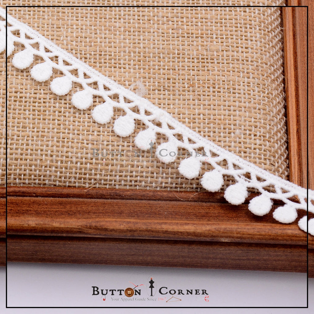 One Side Border Shuttle Lace