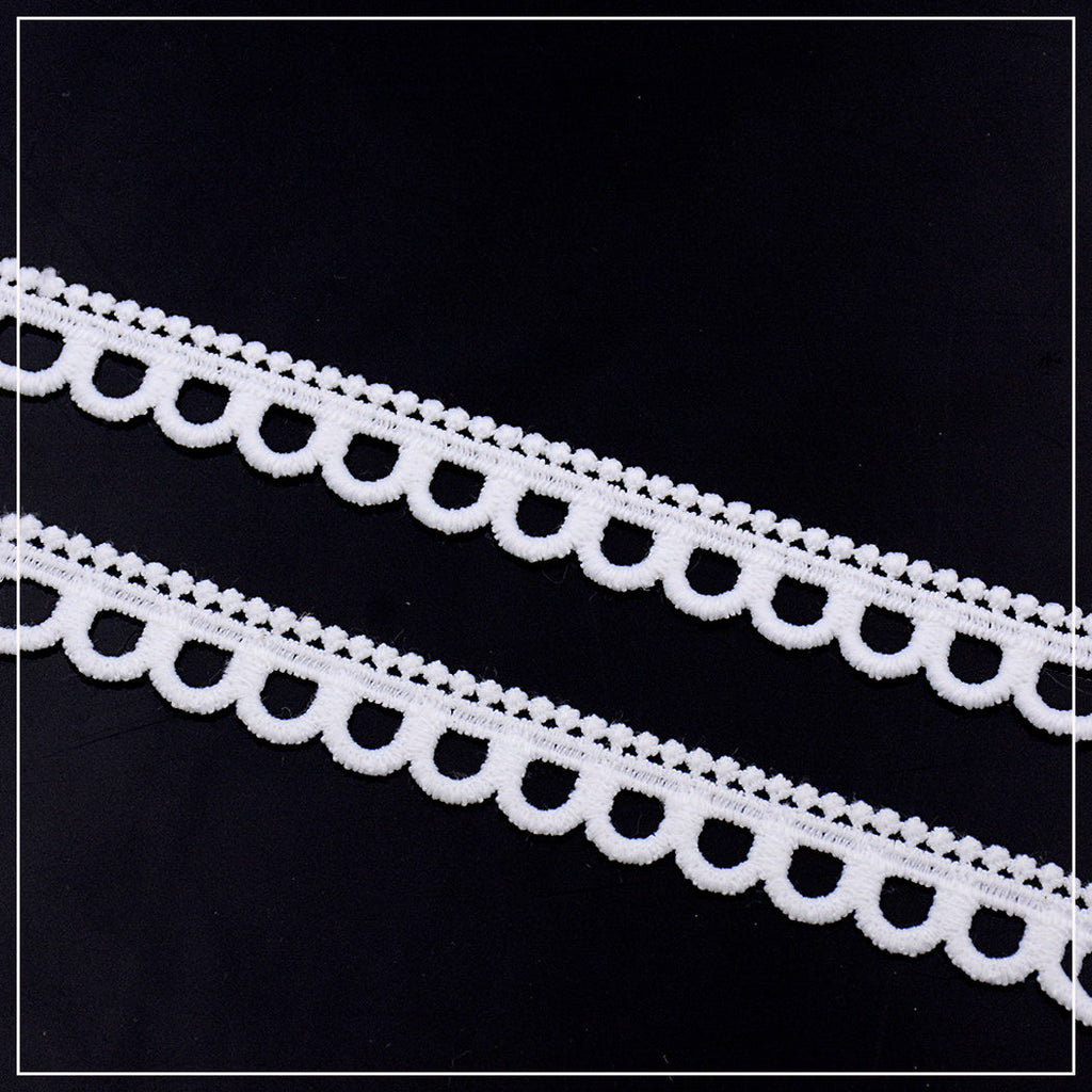 One Side Border Shuttle Lace