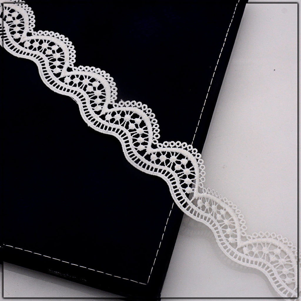 One Side Border Shuttle Lace