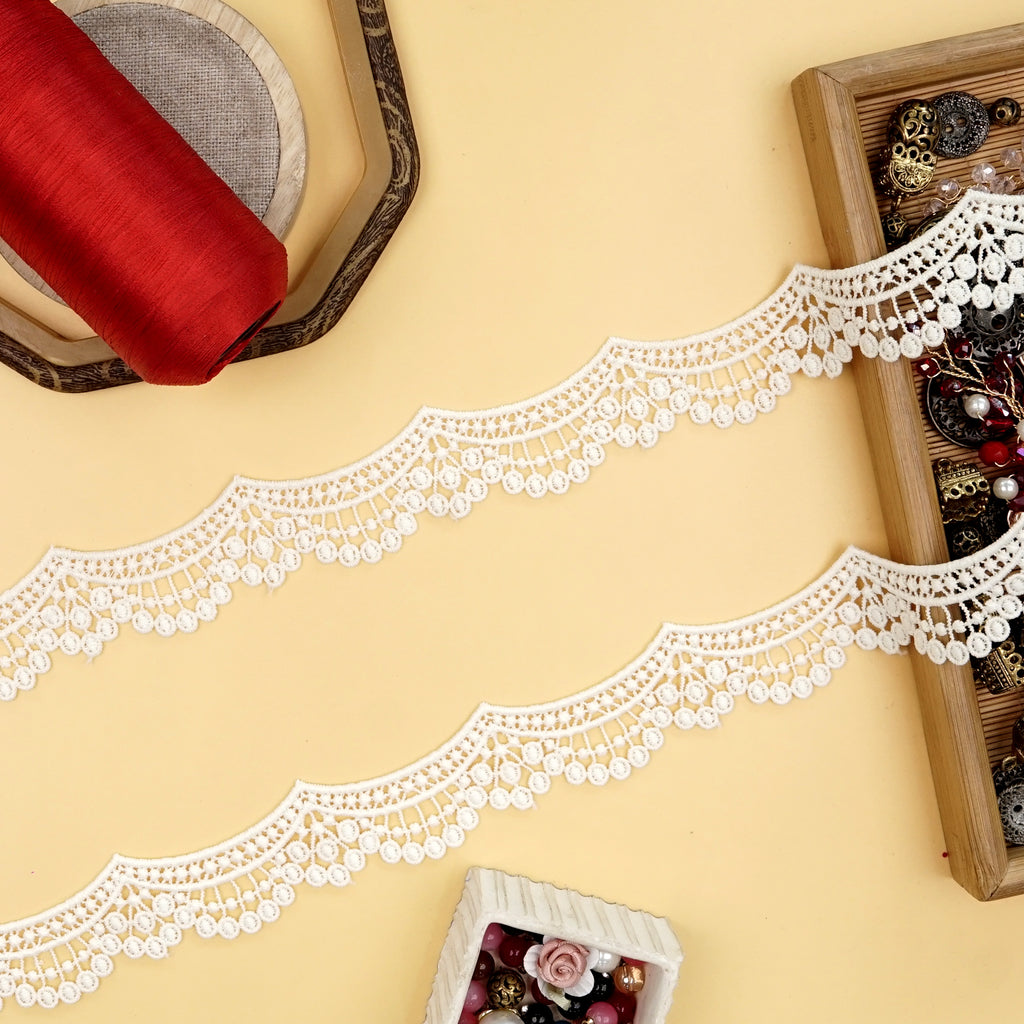 One Side Border Shuttle Lace