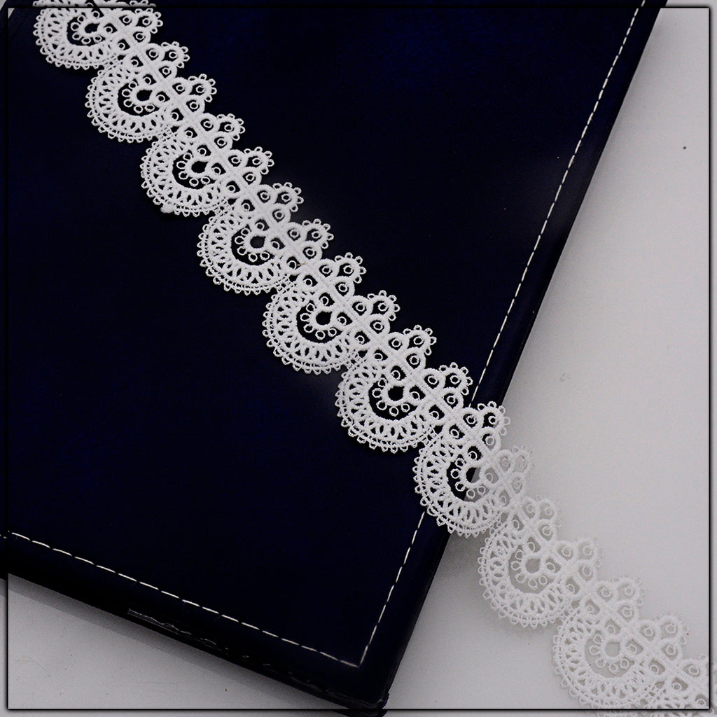 One Side Border Shuttle Lace