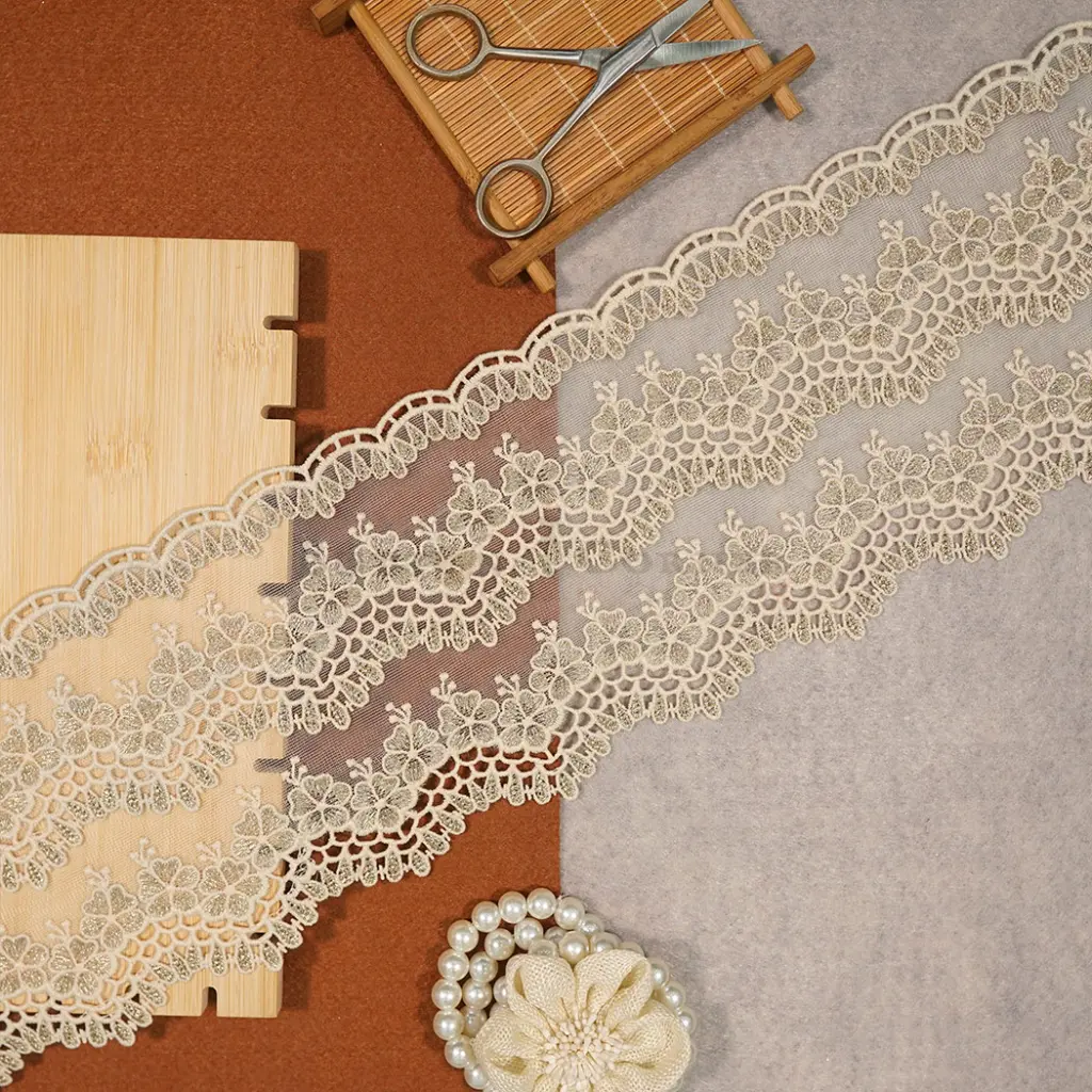 D6484Z OFF WHT GOLD.webp