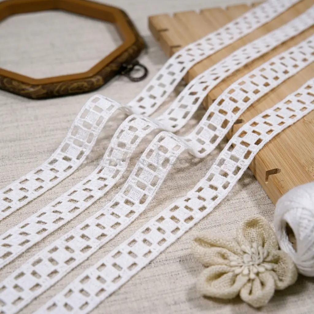 19016-1 WHITE.webp
