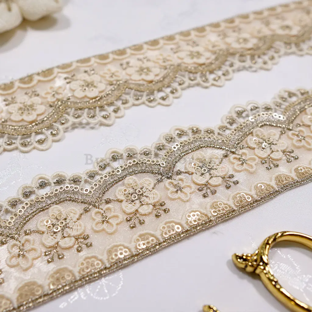 AG-173-1 OFF WHT GOLD.webp