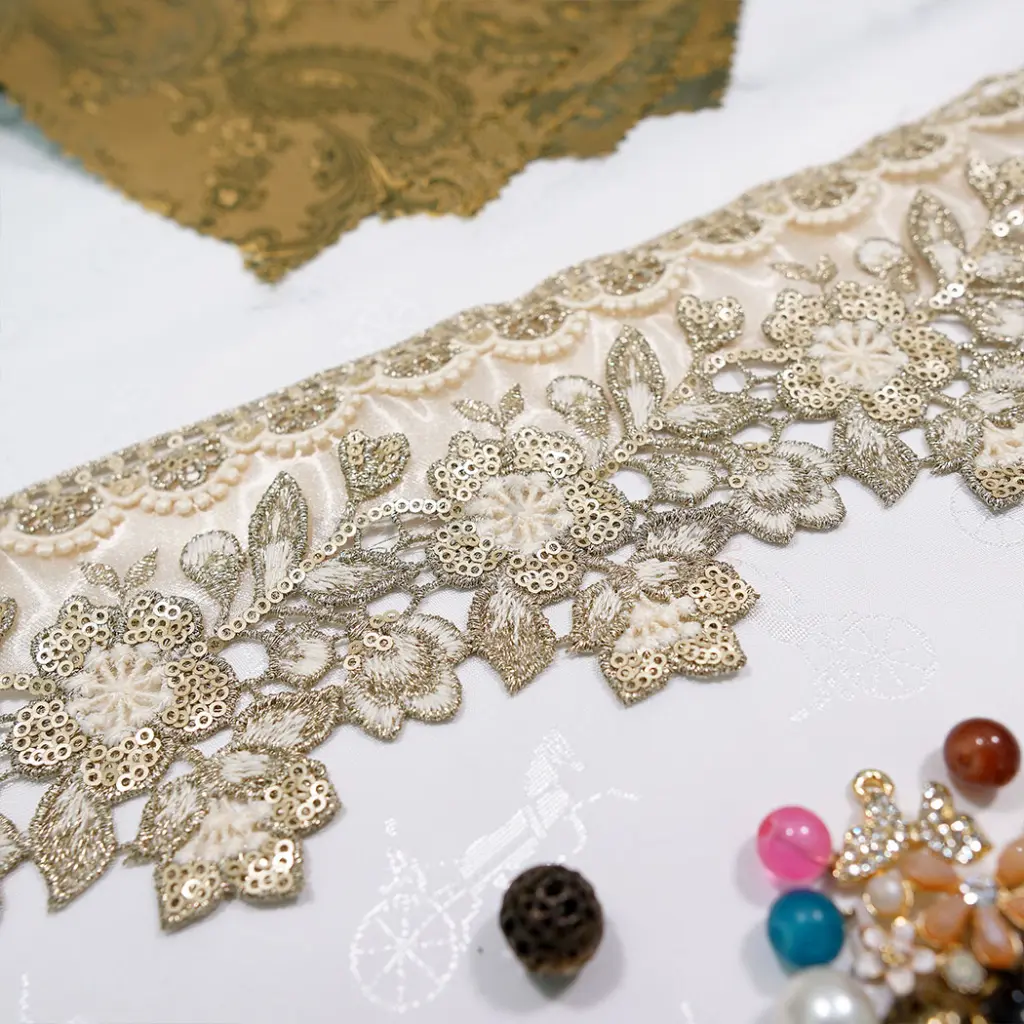 AG-172-1 OFF WHT GOLD.webp