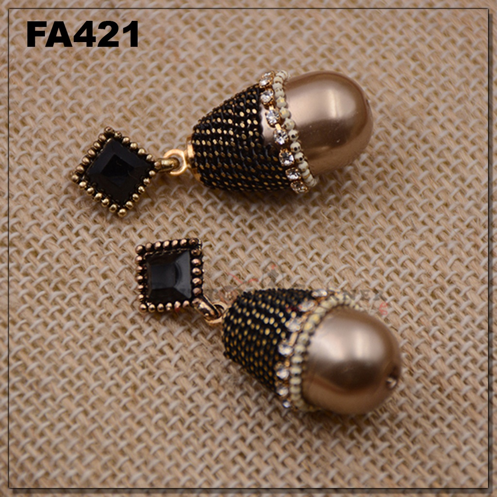 Design Charm With Rhombus Shape Stone