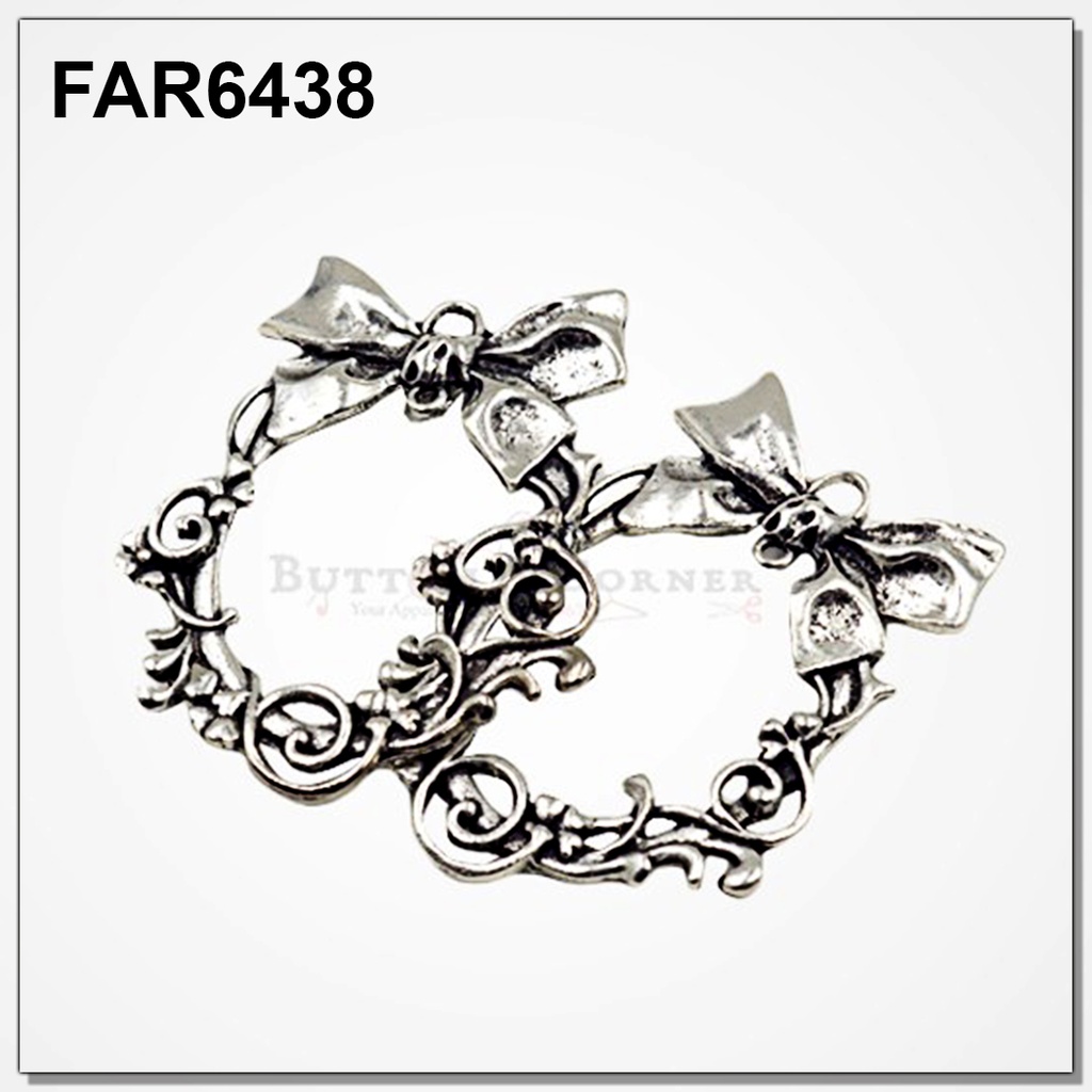 Vintage-inspired Design With Bow Tie Pendant