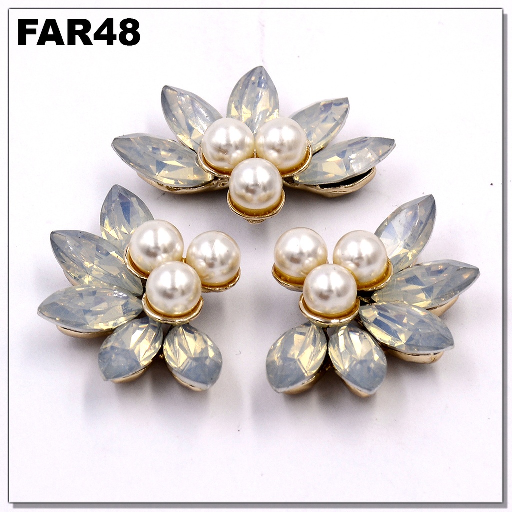 Crystal Pearl Design Button