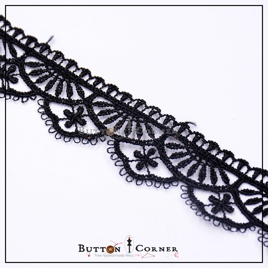 One Side Border Shuttle Lace