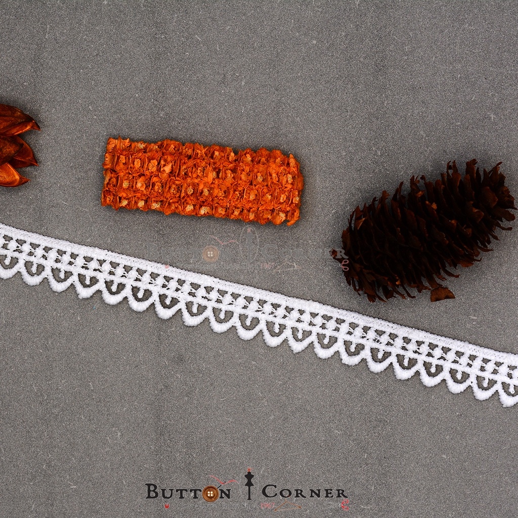One Side Border Shuttle Lace