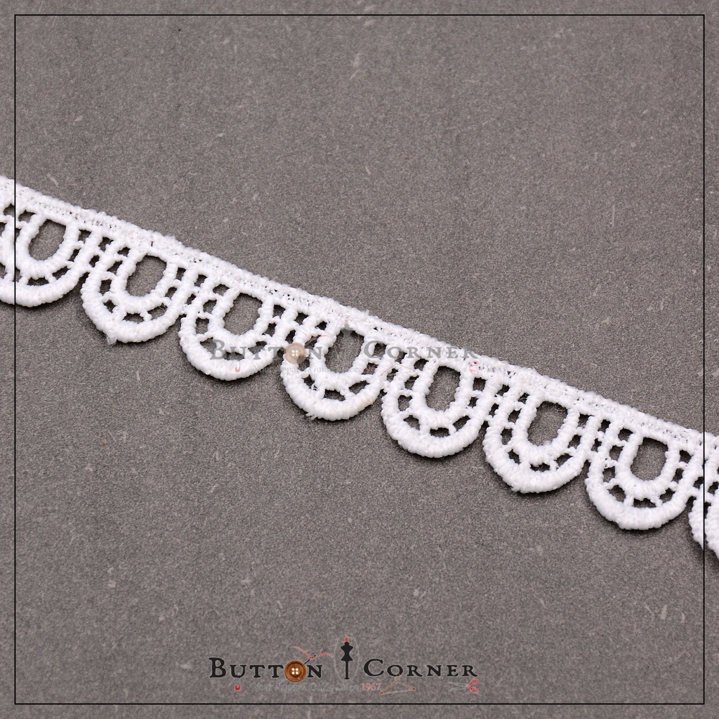 One Side Border Shuttle Lace