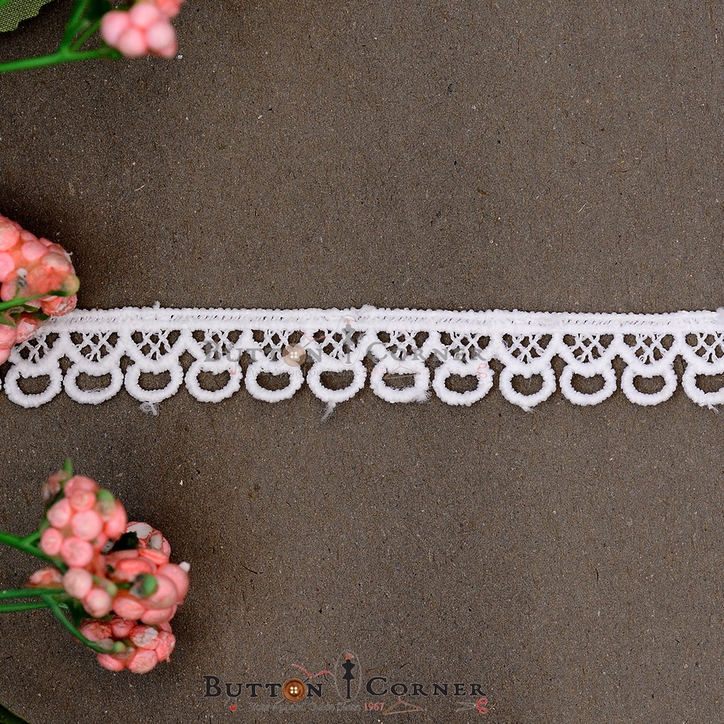 One Side Border Shuttle Lace