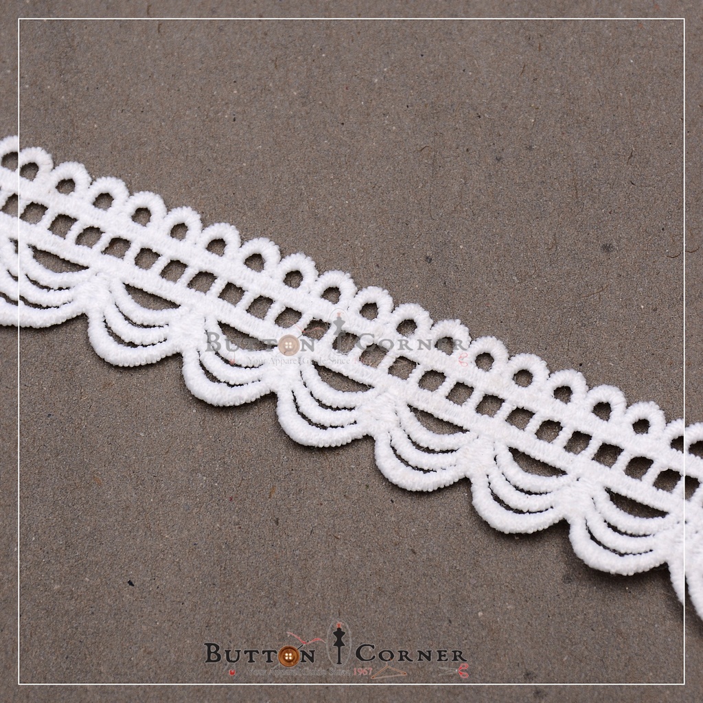 One Side Border Shuttle Lace
