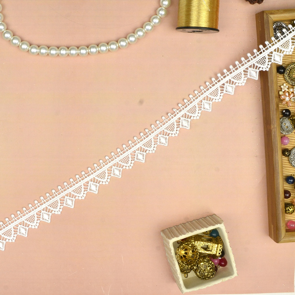 One Side Border Shuttle Lace
