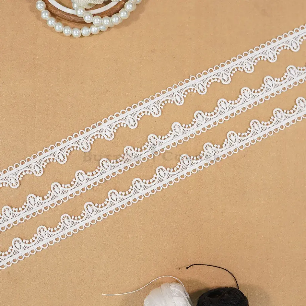 One Side Border Shuttle Lace