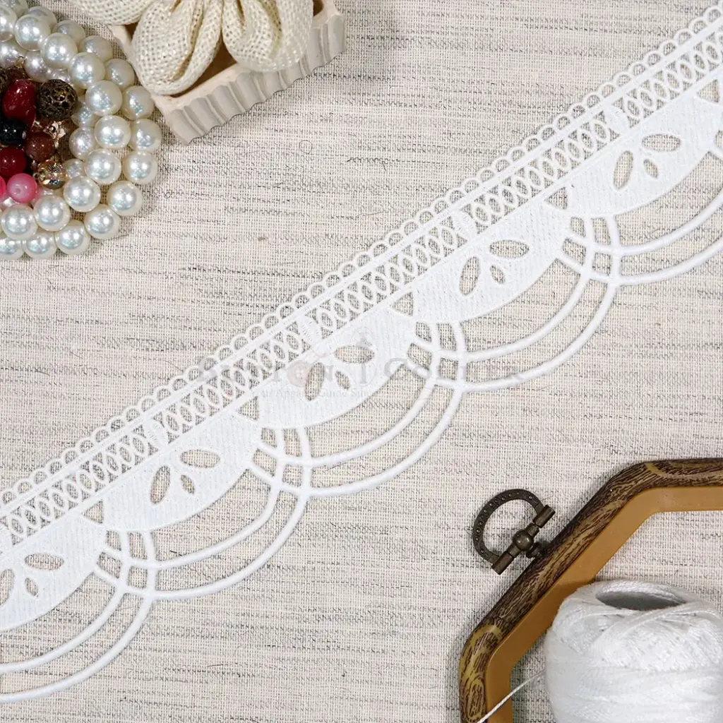 One Side Border Shuttle Lace