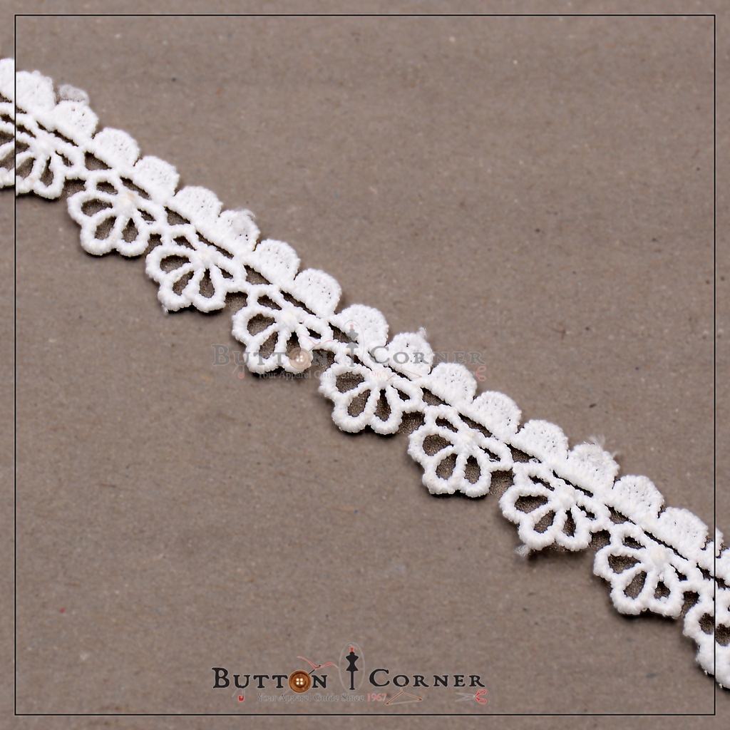 One Side Border Shuttle Lace
