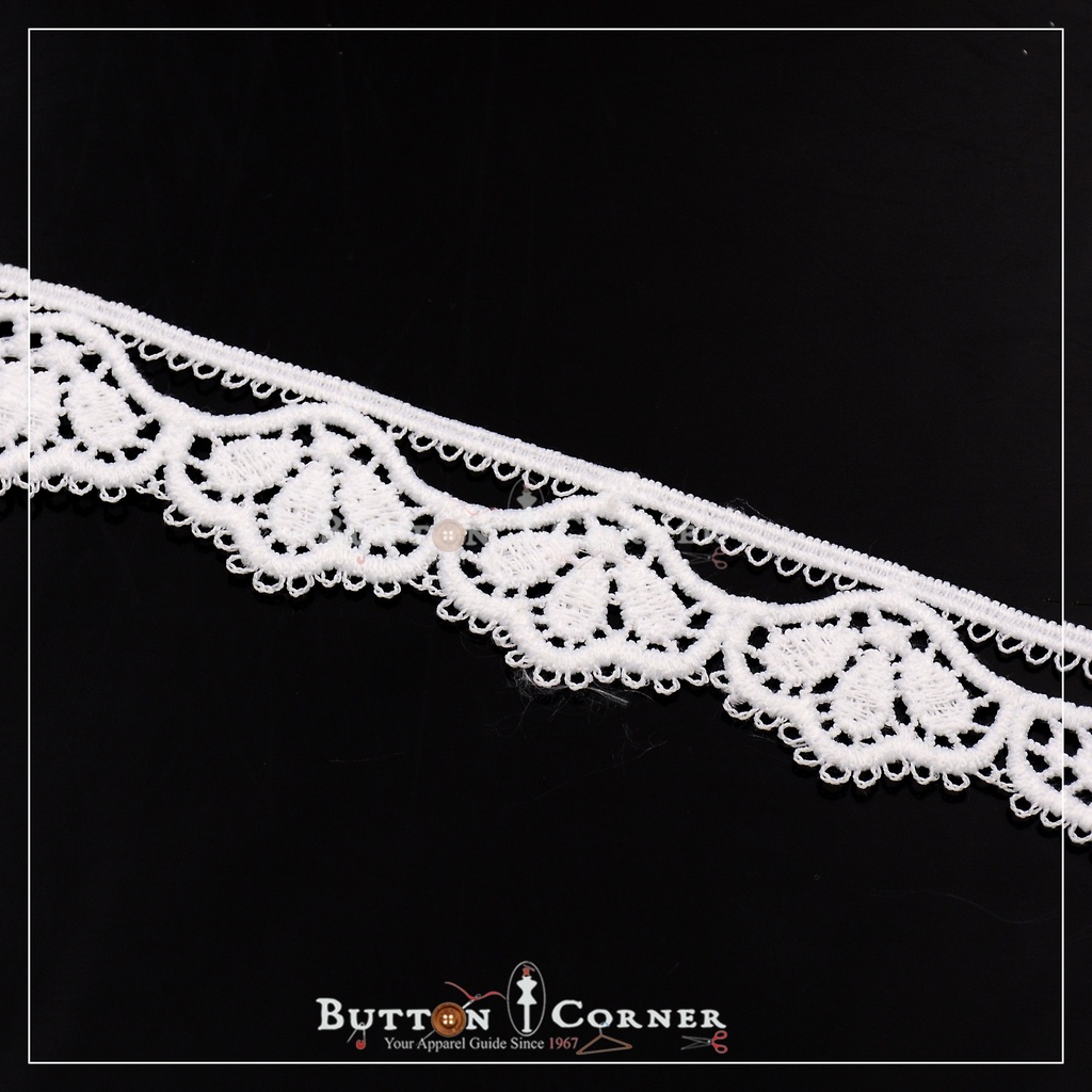 One Side Border Shuttle Lace