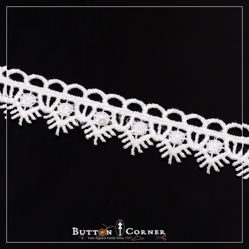 One Side Border Shuttle Lace