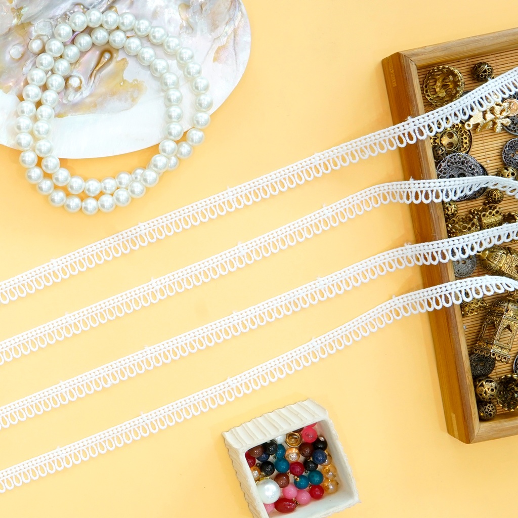 One Side Border Shuttle Lace