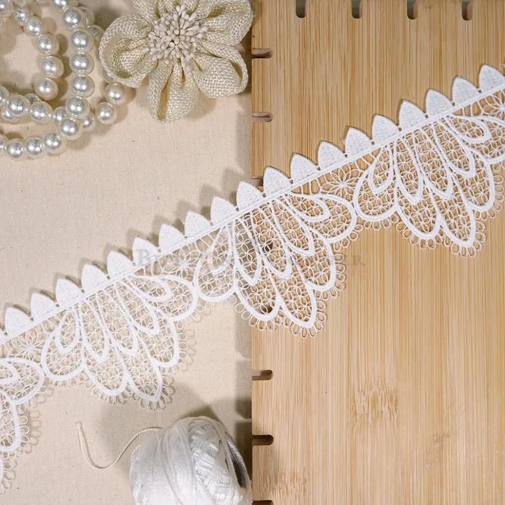 One Side Border Shuttle Lace