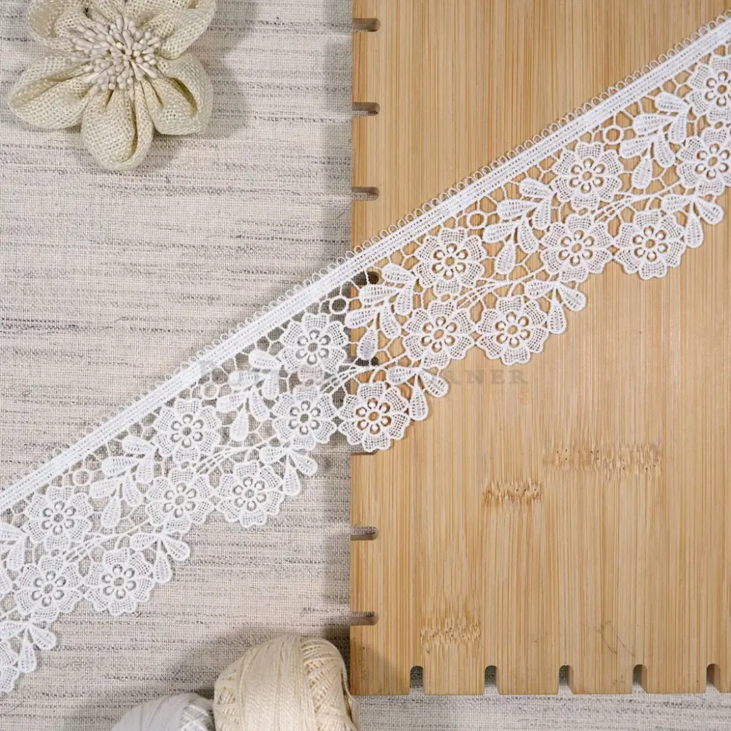 One Side Border Shuttle Lace
