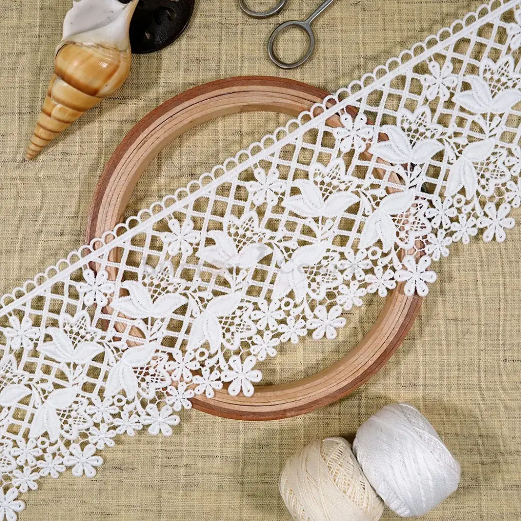One Side Border Shuttle Lace
