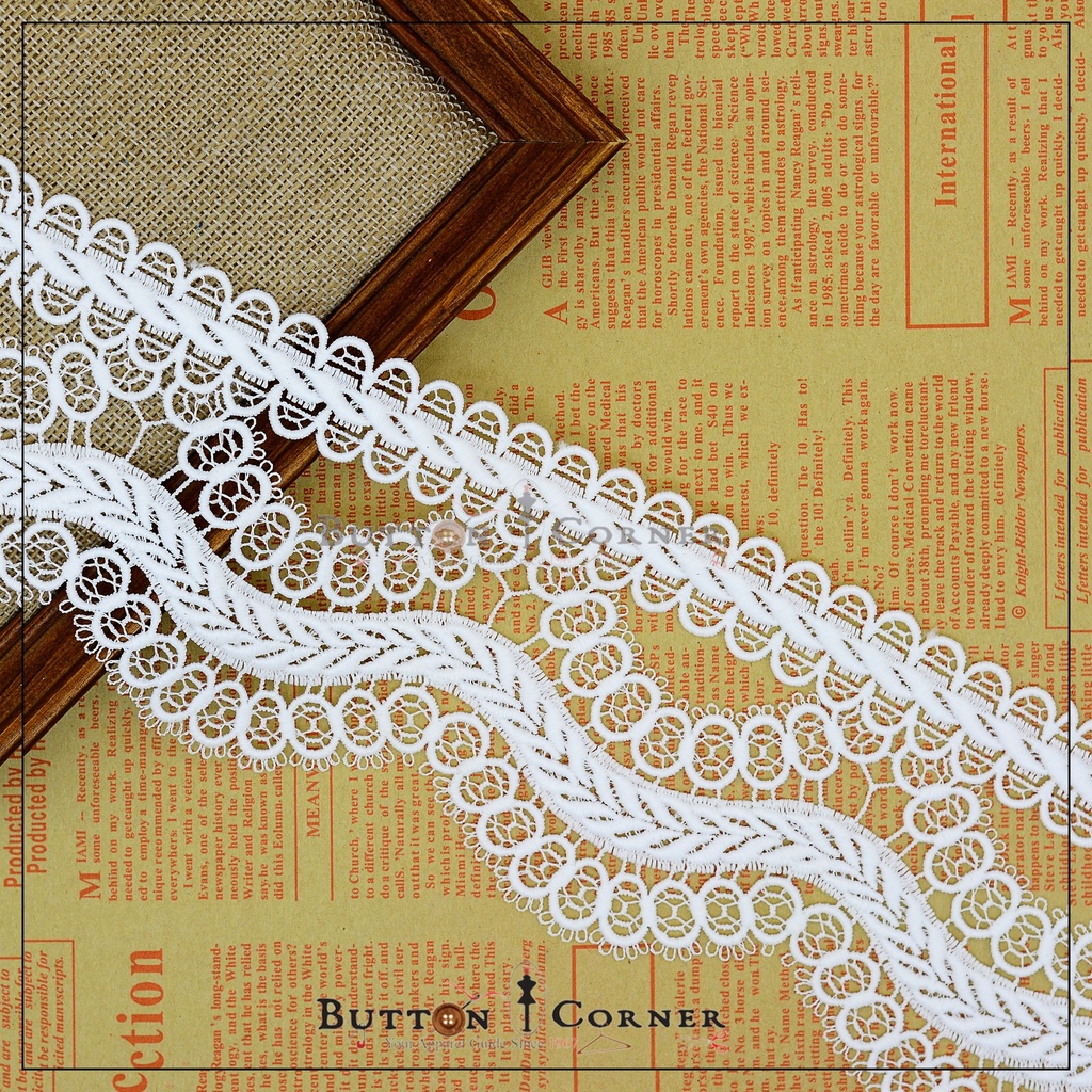 One Side Border Shuttle Lace