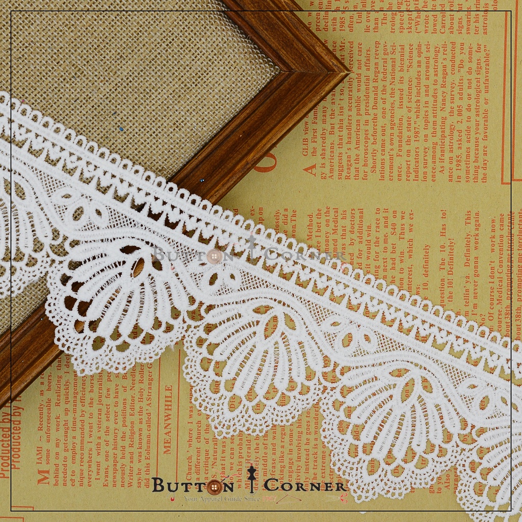 One Side Border Shuttle Lace