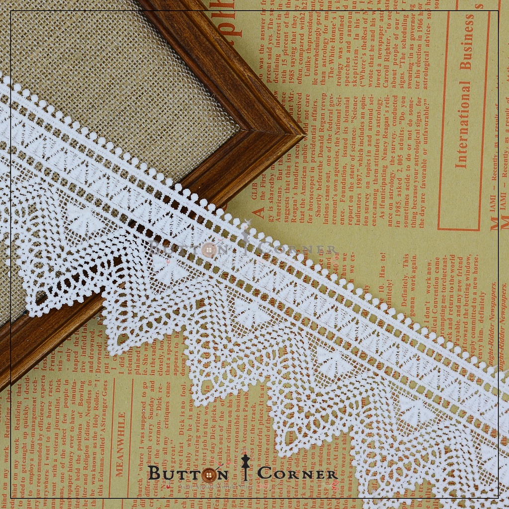 One Side Border Shuttle Lace