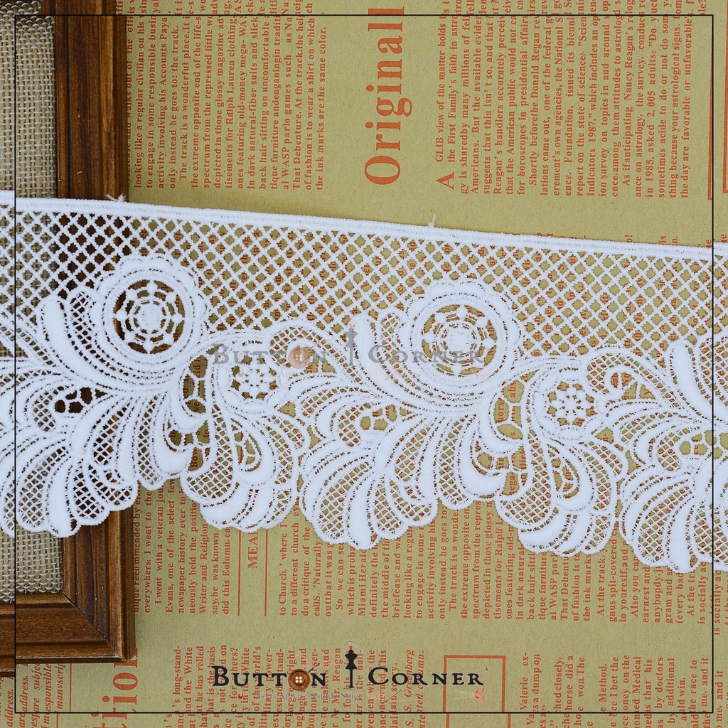 One Side Border Shuttle Lace