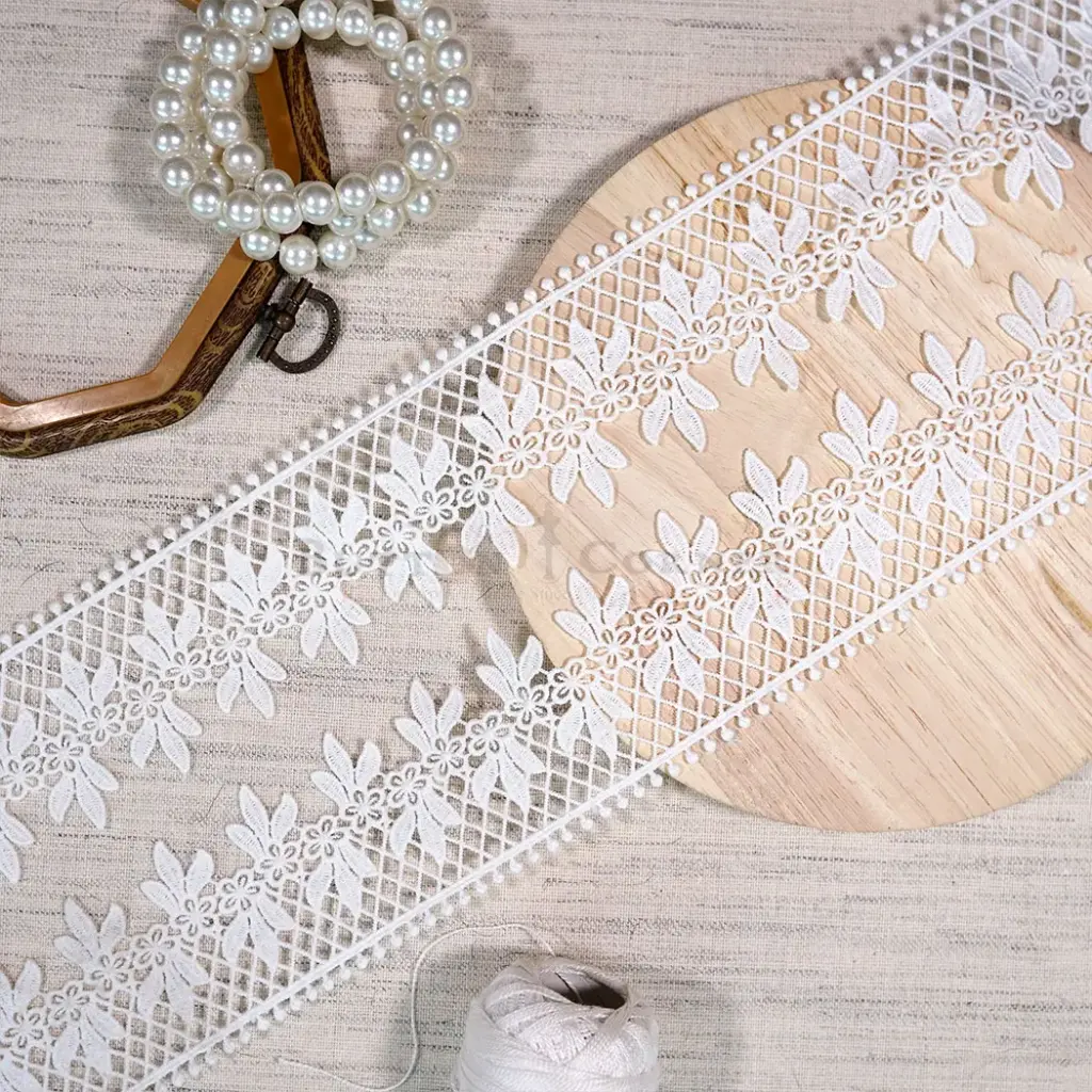 One Side Border Shuttle Lace