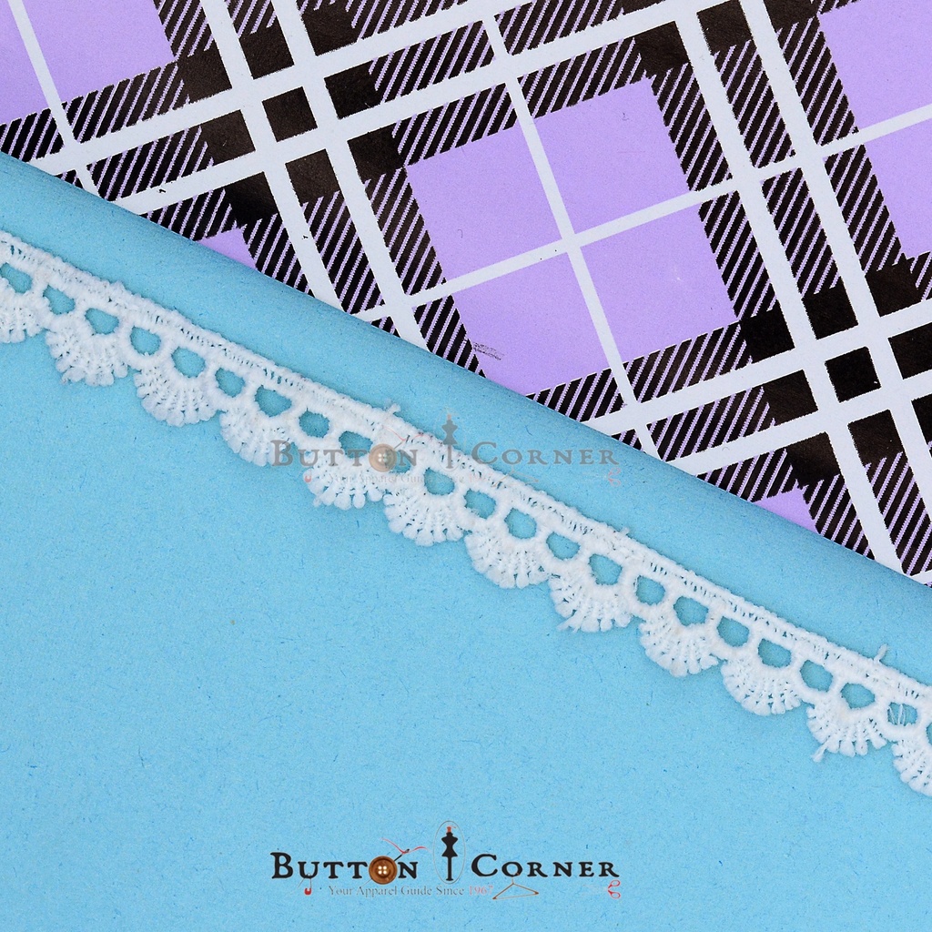 One Side Border Shuttle Lace