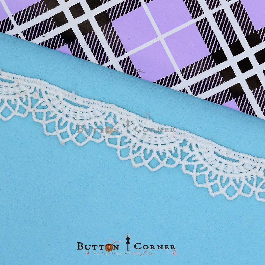 One Side Border Shuttle Lace