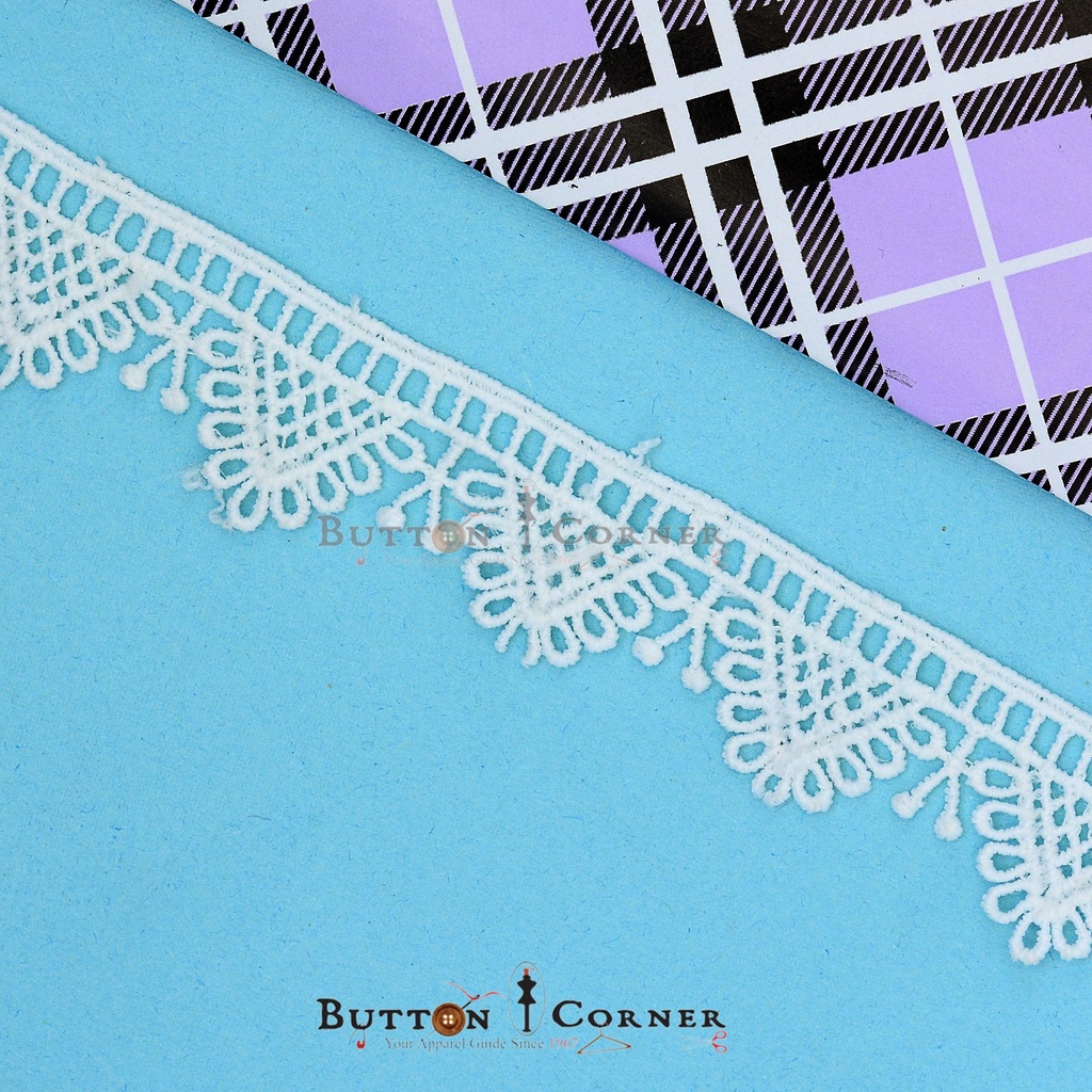 One Side Border Shuttle Lace