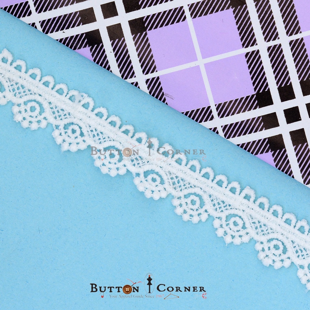 One Side Border Shuttle Lace