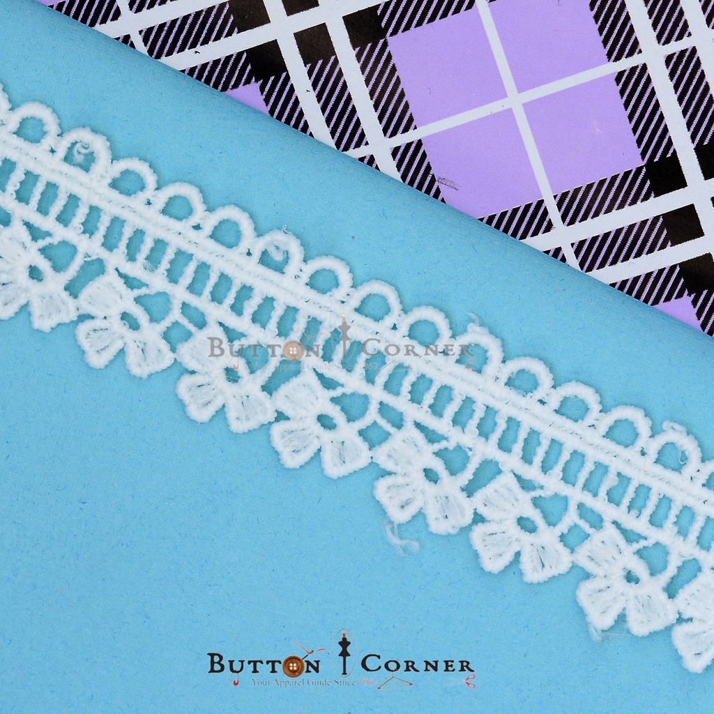 One Side Border Shuttle Lace