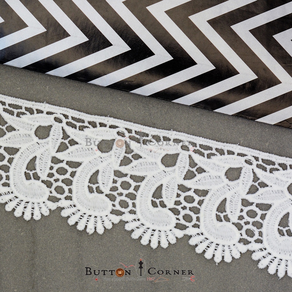 One Side Border Shuttle Lace