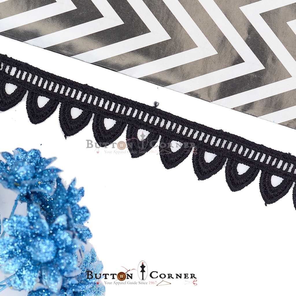 One Side Border Shuttle Lace