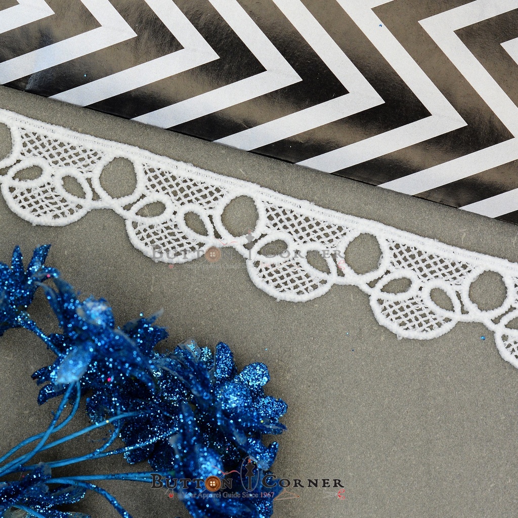 One Side Border Shuttle Lace