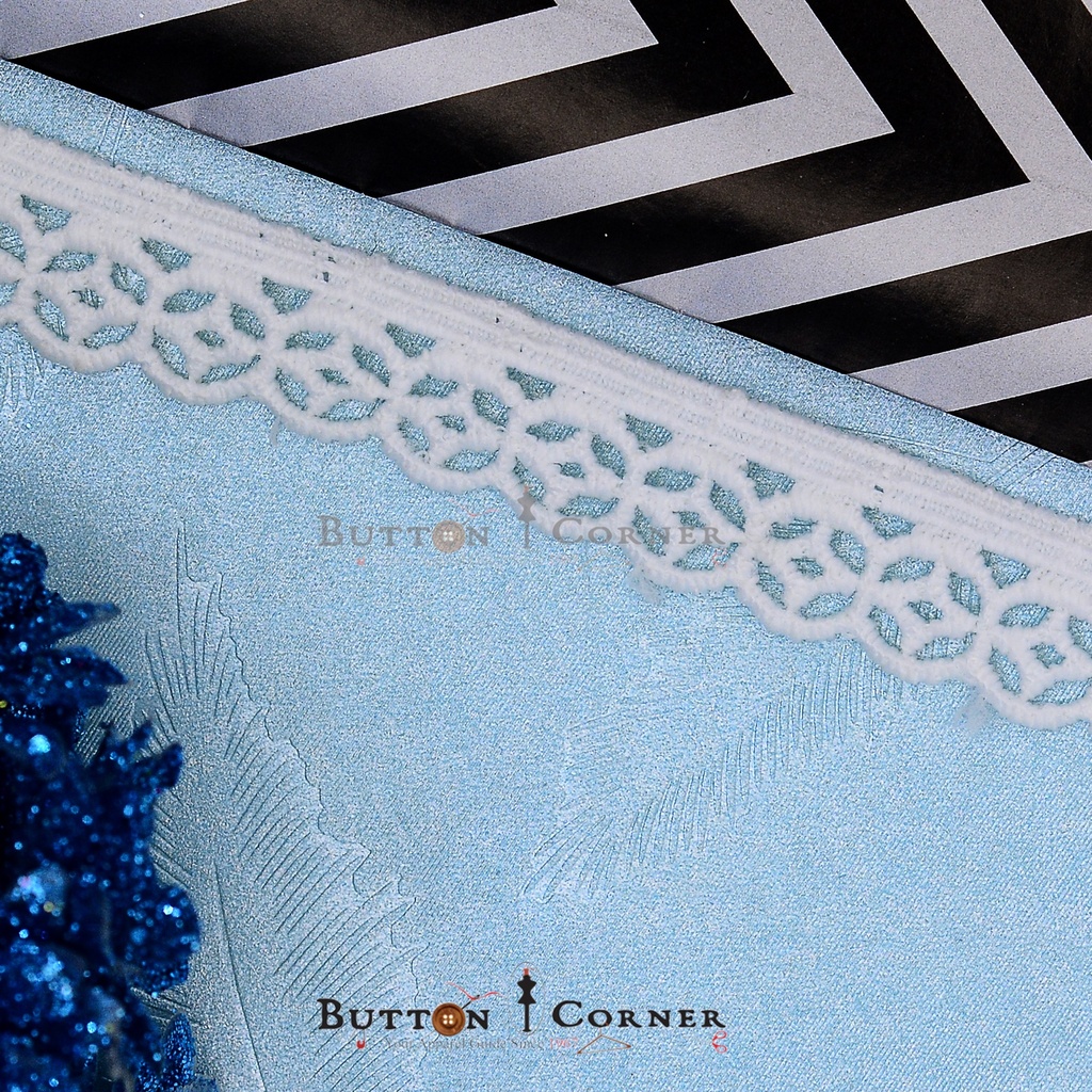 One Side Border Shuttle Lace