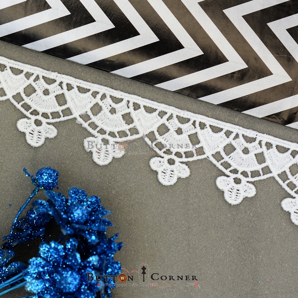 One Side Border Shuttle Lace