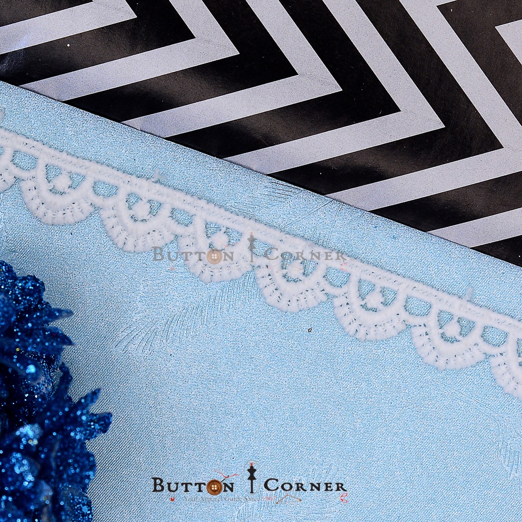 One Side Border Shuttle Lace