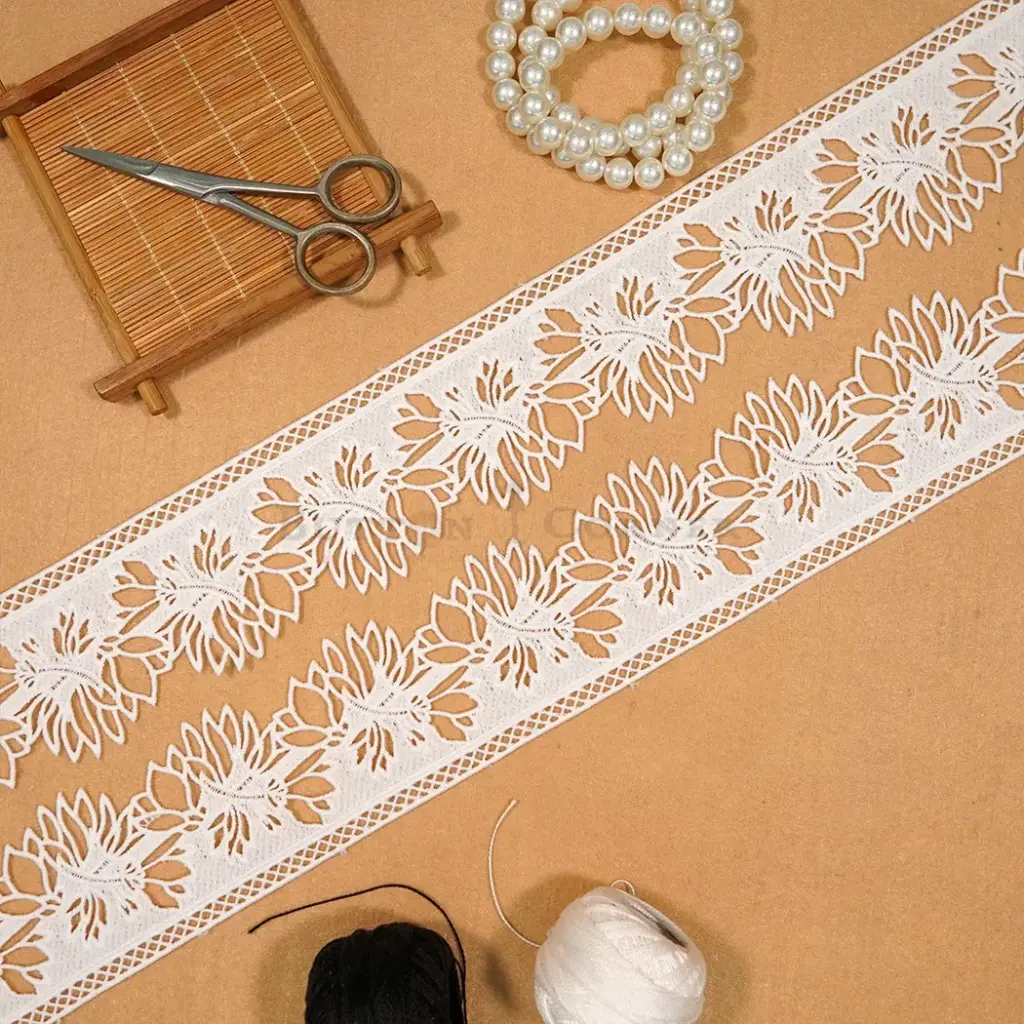 One Side Border Shuttle Lace