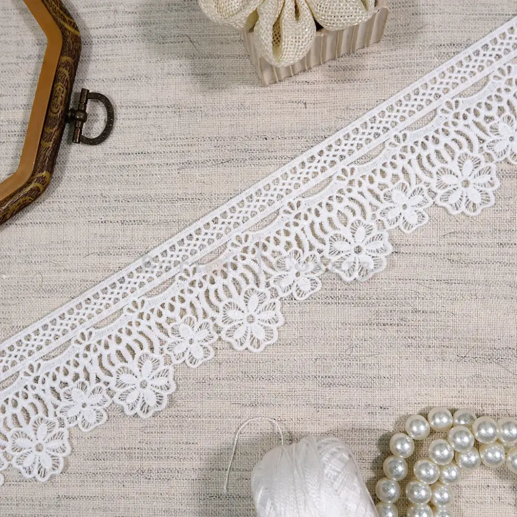 One Side Border Shuttle Lace