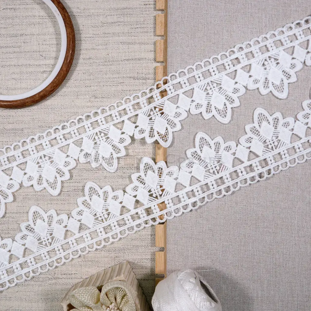 One Side Border Shuttle Lace