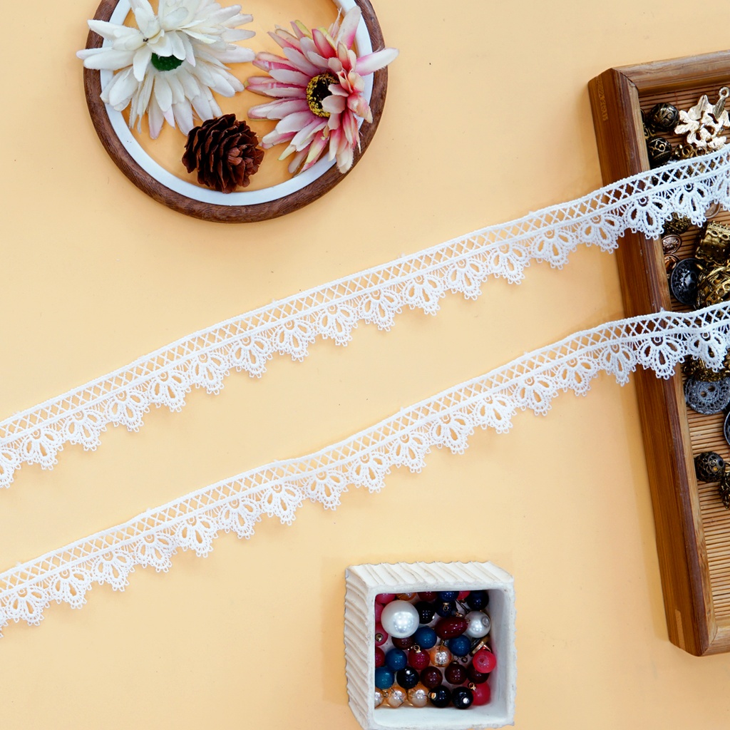 One Side Border Shuttle Lace